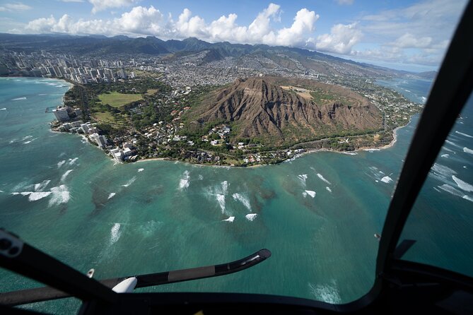 18 Minutes PRIVATE Helicopter Tour in Honolulu - Downtown Honolulu and Punch Bowl Cemetery