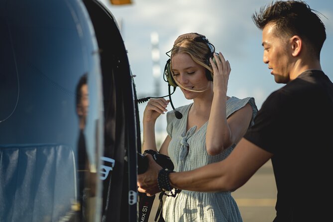 18 Minutes SHARED Helicopter Tour in Honolulu - Ala Wai Golf Course and the return over Honolulu