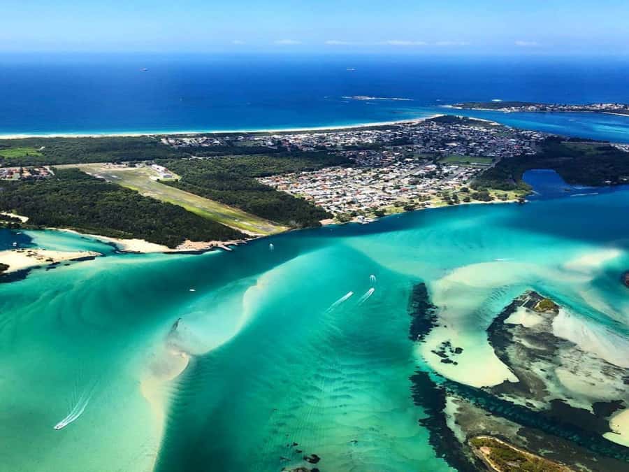 20 Minute Newcastle Helicopter Flight - Leaving Lake Macquarie Airport for Blacksmiths