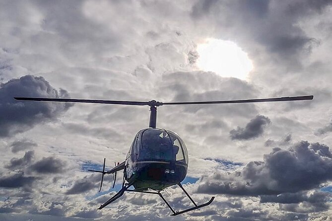 25 minute Helicopter Discovery Trial Lesson - Arriving at Redhill and meeting the helicopter team