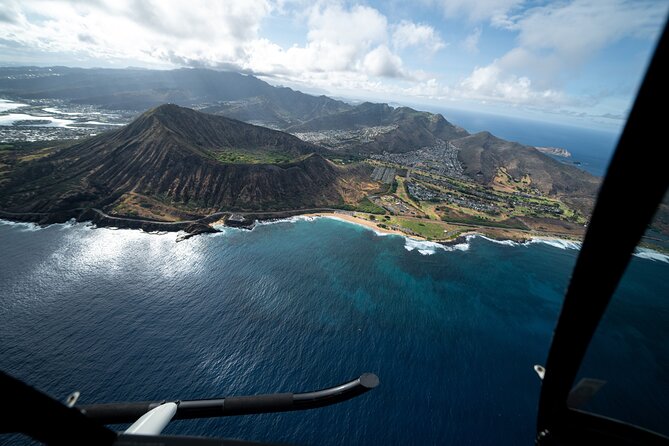 30 Minutes SHARED Helicopter Tour in Honolulu - Moanalua Gardens and the H3 mountain crossing