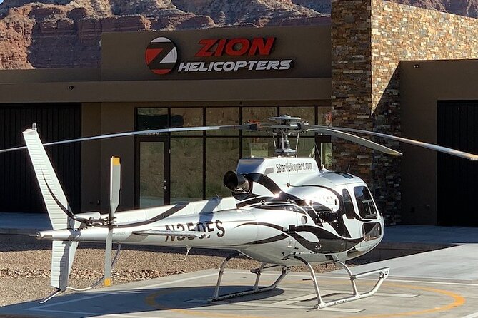 35 Mile - Zion National Park Panoramic Helicopter Flight - Flying north between Smith Mesa and Zion