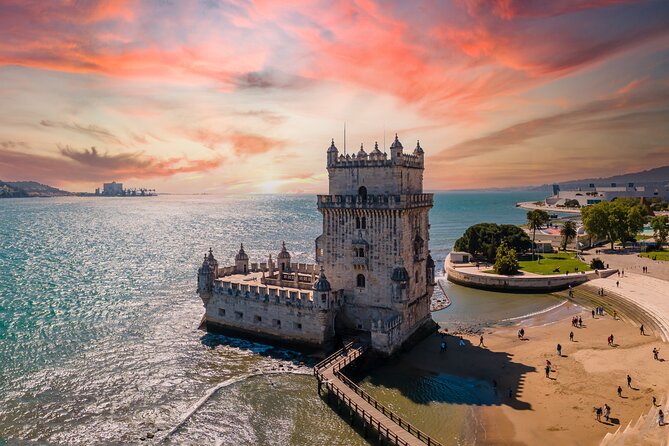 360º Lisbon: Helicopter Flight, Boat Trip and Old Town Walking - Baixa, the cathedral, and Praça do Comércio