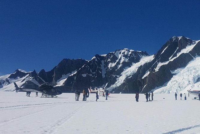 45-Minute Glacier Highlights Helicopter Tour from Mount Cook - What the pilot adds to the experience