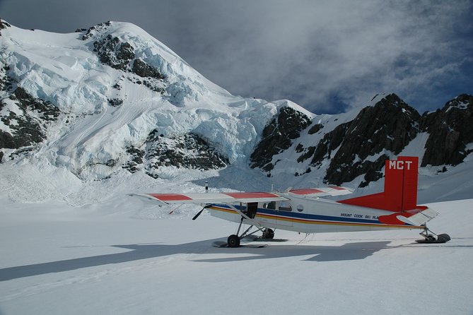 45-Minute Mount Cook Ski Plane and Helicopter Combo Tour - The outbound flight over the Tasman Valley
