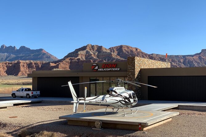 55 Mile - Helicopter Tour Around Zion National Park - The route between Smith Mesa and Zion