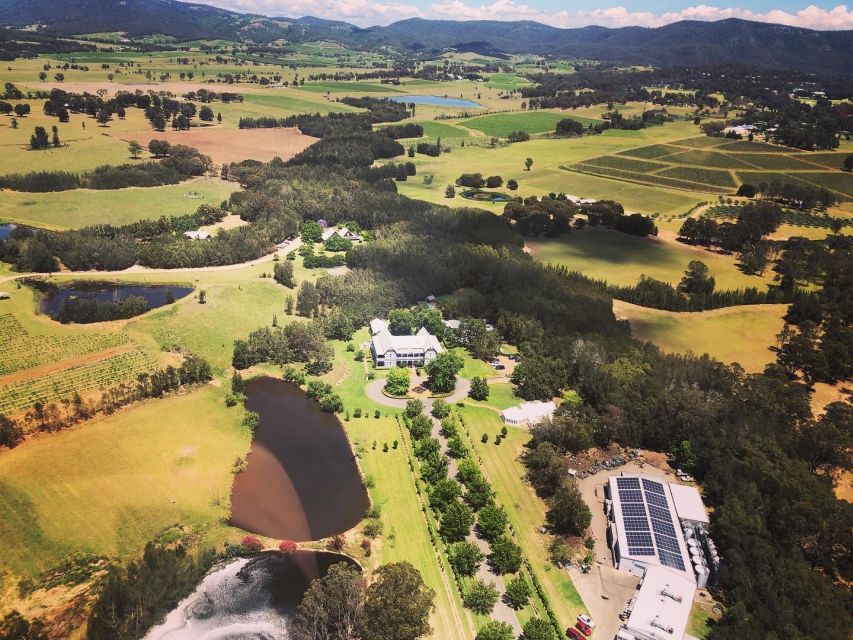6 Minute Helicopter Scenic Flight Hunter Valley - Pilot commentary and the helicopter setting