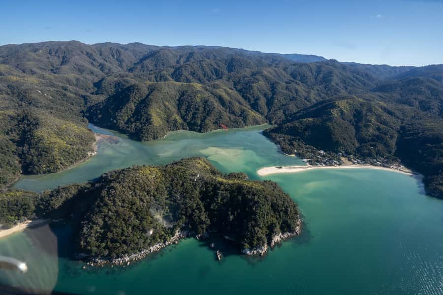 Abel Tasman National Park: Helicopter Flight with landing - Lunch at Awaroa Lodge or a prepared picnic