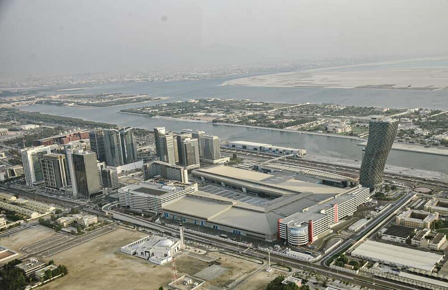 Abu Dhabi: 30min Exclusive Helicopter Tour - Crossing the Corniche toward Abu Dhabi’s grand waterfront