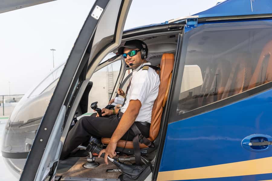 Abu Dhabi: Scenic Helicopter Tour - Corniche Road and Marina Mall from the air