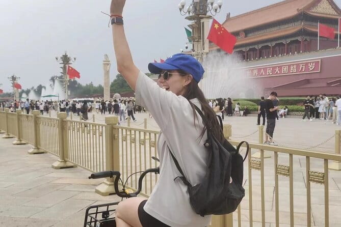 All-Inclusive Mutianyu Great Wall Hiking and Helicopter Overlook Tour - Choosing between the cable car and toboggan