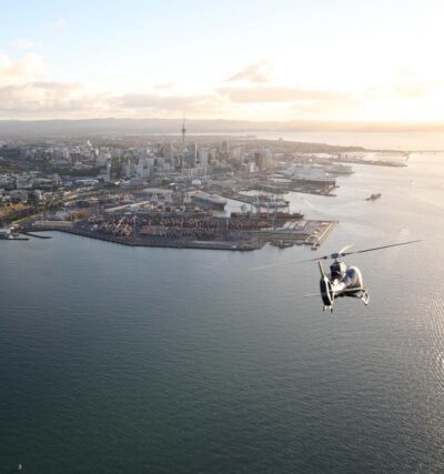 20min Helicopter scenic flight – City & Volcanoes