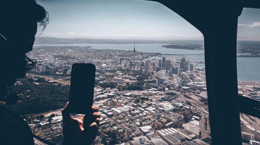 Auckland: 36 min scenic helicopter flight - Coast to Coast - Across the Waitemata Harbour to Devonport