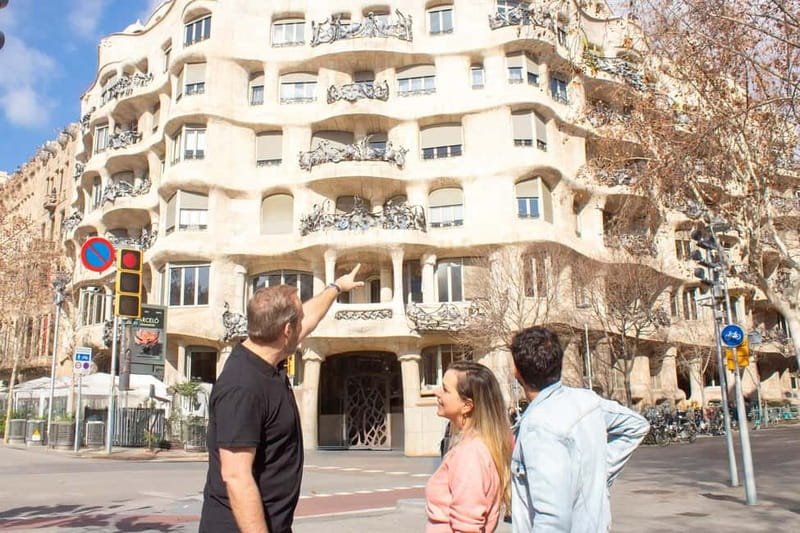 Barcelona: Helicopter, Boat Ride & Old Town Private Tour - The six-minute helicopter flight over Barcelona