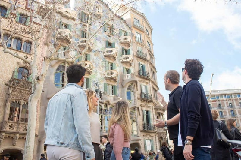 Barcelona: Helicopter, Boat Ride & Old Town Private Tour - Timing, practical details, and possible snags