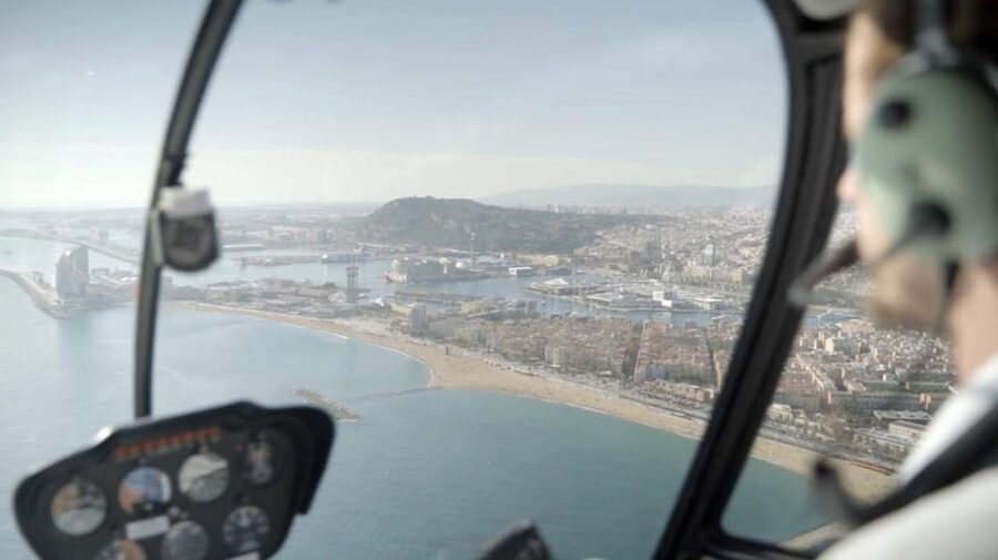 Barcelona: Helicopter Tour - The 7-minute route: a fast look at the coast