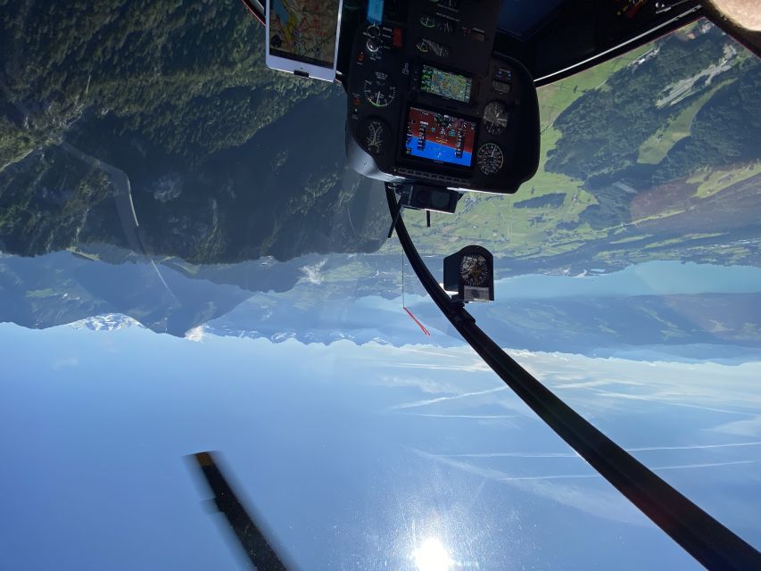 Bern: Mountain & Lake Helicopter Flight for 2 or 3 People - Pilot service and the small personal touches