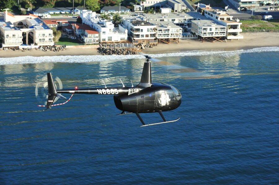 California Coastline & Hollywood Celebrity Helicopter Tour - Beverly Hills and the celebrity-home angle