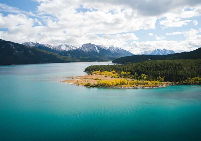 Canadian Rockies: Helicopter Flight with Exploration Hike - What the small group adds