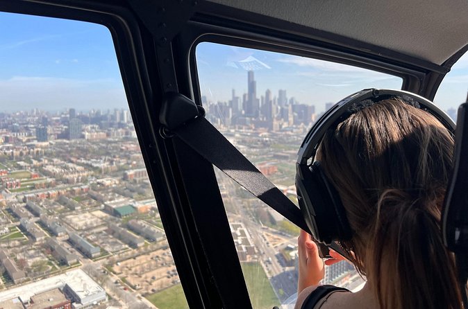 Chicago Helicopter 10-Minute Tour for up to Three Passengers - Booking, weather, and cancellation details