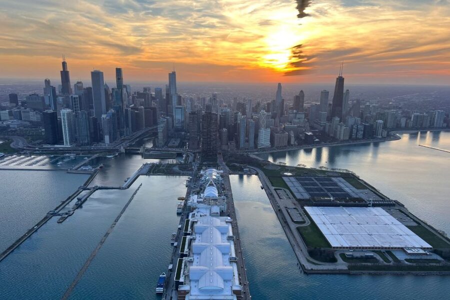 Chicago: Helicopter Tour of Chicago Skyline - The Chicago River, Navy Pier, and lakefront views