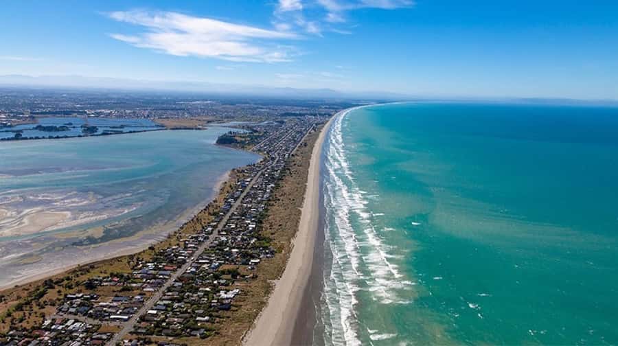 Christchurch: 20-Minutes City Helicopter Flight - From the city to Banks Peninsula
