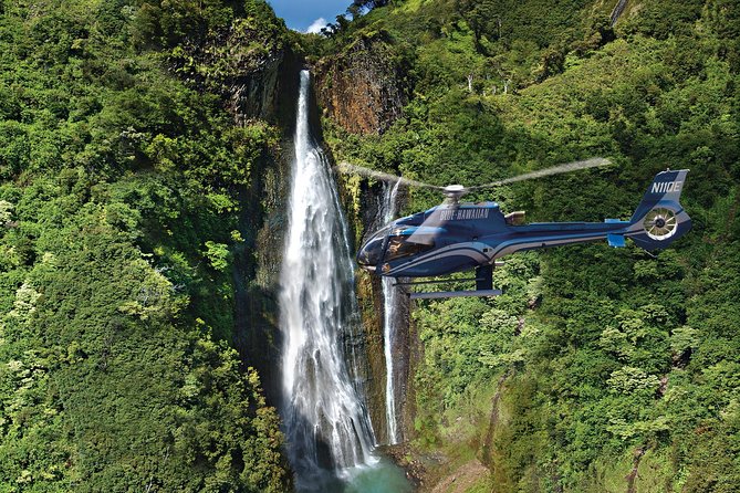 Day Trip fr Oahu to Kauai: Highlights & Movie Sites w/ Helicopter - The early flight from Waikiki to Lihue