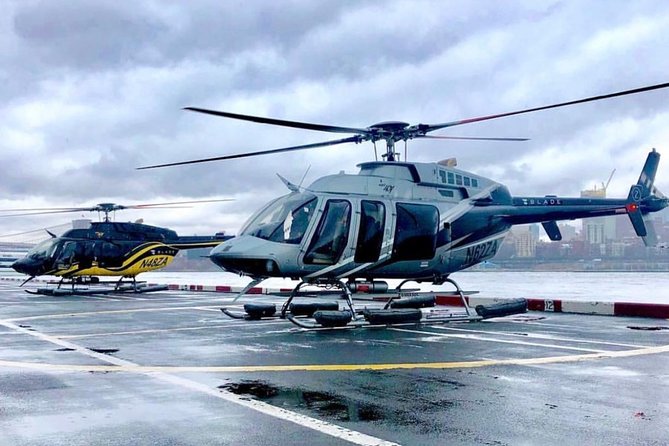 Deluxe Manhattan Helicopter Tour - Lower Manhattan: harbor views and the Statue of Liberty