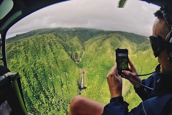 Doors Off West Maui and Molokai 45 minute Helicopter Tour - Crossing back toward West Maui