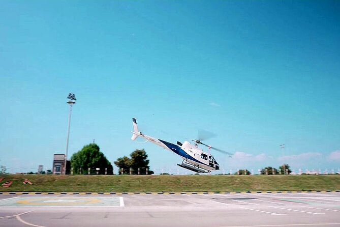 Dubai Helicopter Experience with Sightseeing Options - Burj Khalifa and the modern skyline