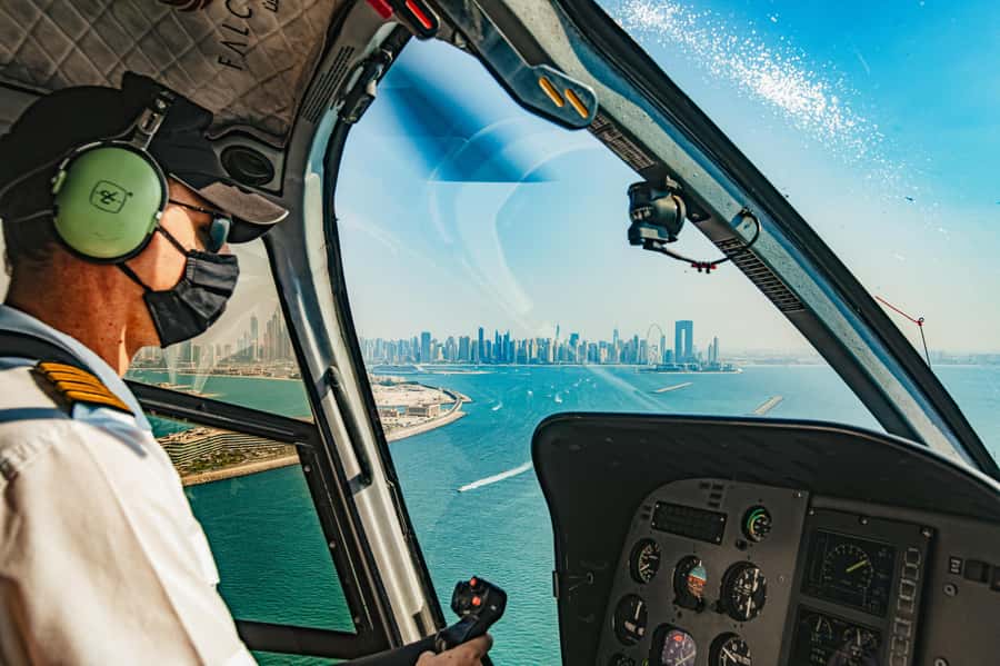 Dubai: Sightseeing Helicopter Ride from The Palm - Taking off beside Atlantis The Palm