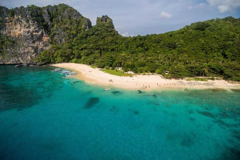 El Nido: Tour C to Hidden Beach, Helicopter Island & More - Secret Beach through the limestone opening