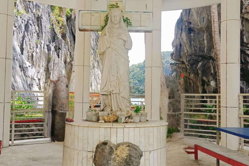 El Nido: Tour C to Hidden Beach, Helicopter Island & More - Hidden Beach and the final swim
