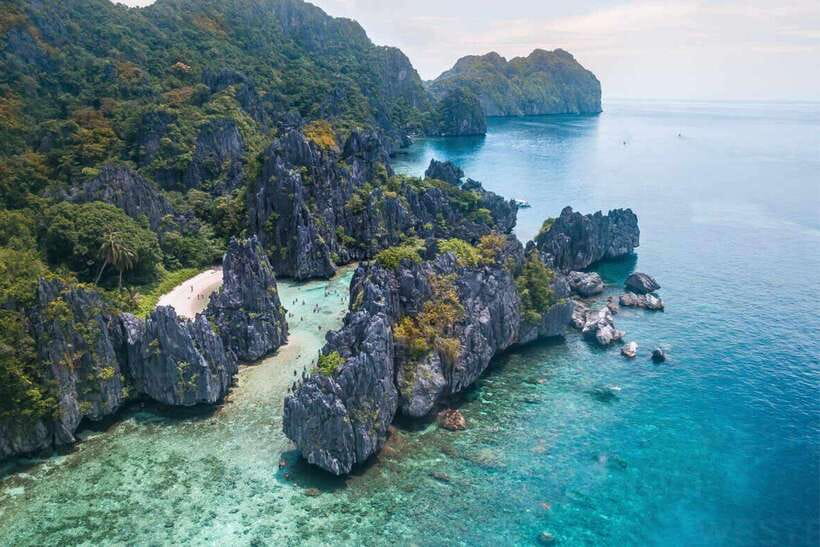 El Nido: Tour C to Hidden Beach, Helicopter Island & More - Meeting in town and getting on the water