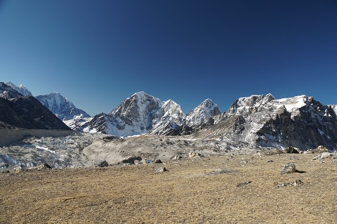 Everest Base Camp Helicopter Tour landing at Everest View Hotel - Hotel Everest View is more than a breakfast stop