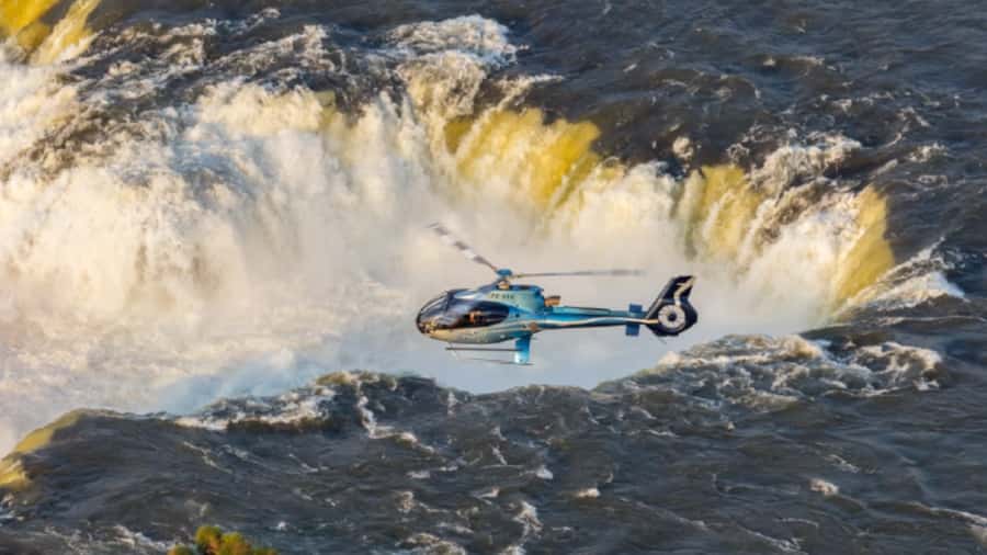 Foz do Iguaçu: Helicopter Flight over the Iguassu Falls - A ten-minute flight that changes the scale of Iguassu Falls