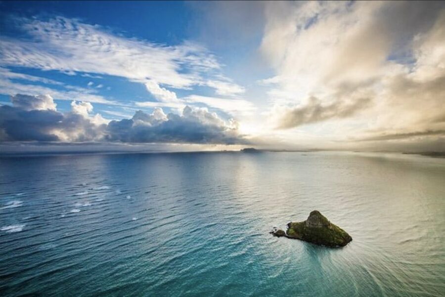 From Honolulu: Oahu 60min Helicopter Tour with Doors Off/On - Lanikai, Kaneohe Bay, and Chinaman’s Hat