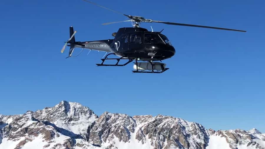 From Queenstown: Mount Cook Heli-Hike and Bus Tour Combo - Lindis Pass and the Omarama food stop