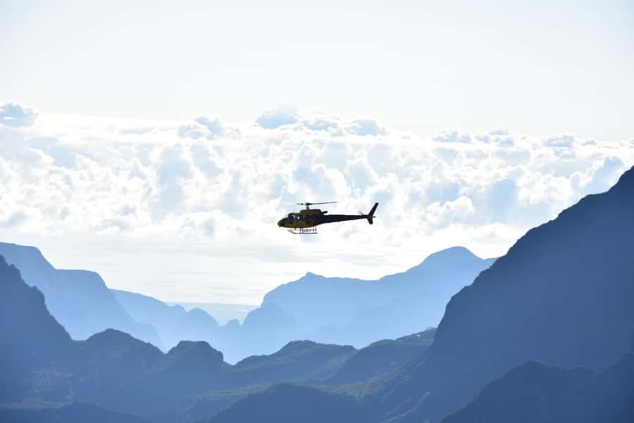 From St Pierre: helicopter flight over the whole of Reunion Island - Cilaos and Mafate: Réunion’s great mountain bowls