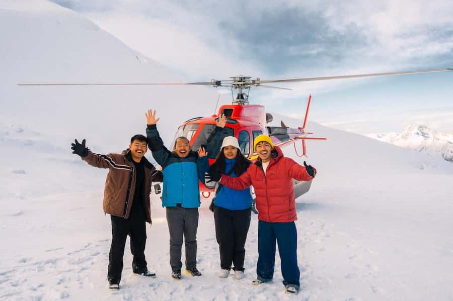 Glenorchy: 25-30 Minute Snow Landing Helicopter Experience - The first views over Glenorchy