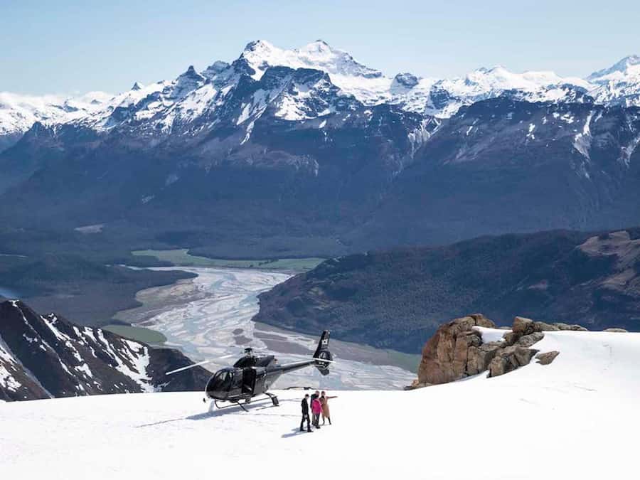 Glenorchy: 25-30 Minute Snow Landing Helicopter Experience - Lake Wakatipu and the 10-minute scenic stop