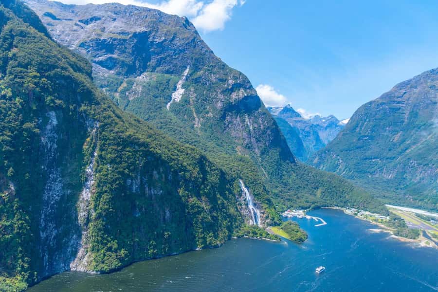 Glenorchy Helicopter Tour | Alpine Lakes & Fiordland - Why this flight works so well from Glenorchy