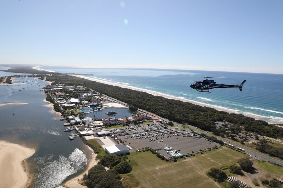 Gold Coast: Sea World and Broadwater Scenic Helicopter Tour - Returning along Broadwater with the Hinterland ahead