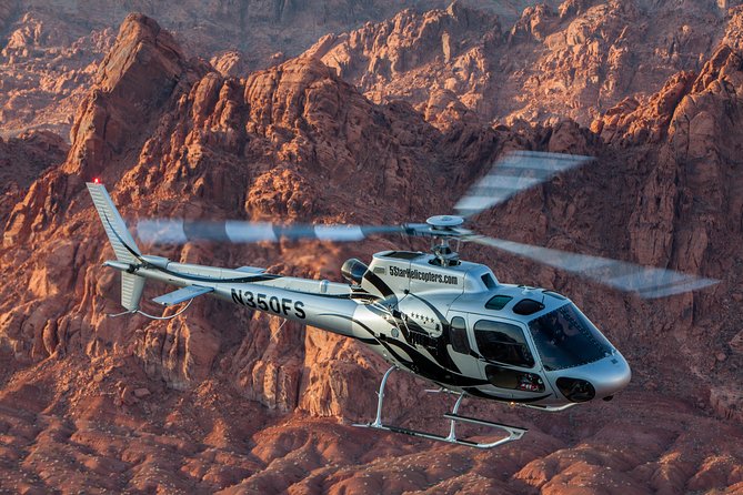Grand Canyon Helicopter Flight with Sunset Valley of Fire Landing - The return over the Las Vegas Strip