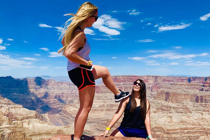 Grand Canyon Tour with Skywalk and Spanish Helicopter Flight - The helicopter descent into the canyon