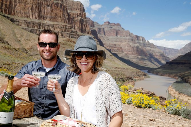 Grand Celebration Helicopter Tour with Black Canyon Rafting - From Las Vegas to the Southwest sky