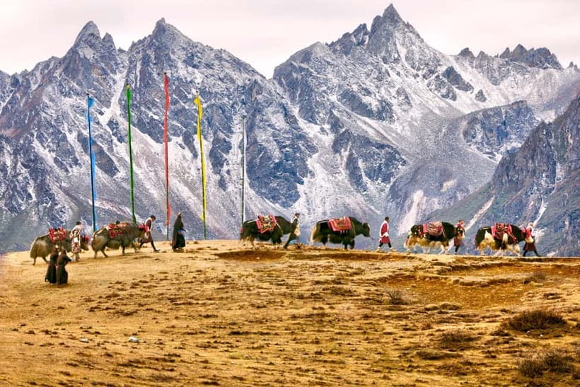 Guaranteed Helicopter Landing Everest Base Camp Kalapathar - Everest Base Camp and Kalapathar from above
