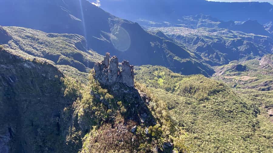 Helicopter flight from St Pierre over Réunion's 3 cirques - Cilaos: ravines beneath Piton des Neiges