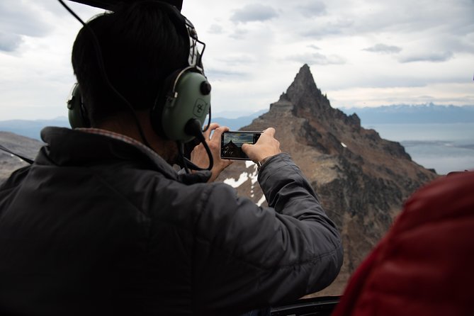 Helicopter Overflight - Landing in the Cordillera - A30 - High lagoons and the strange colors of glacial water
