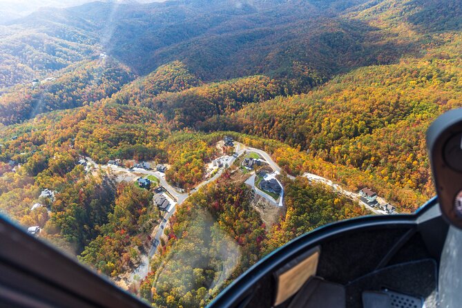 Helicopter Ride in Smoky Mountain Sevierville Great Smoky Tour - A private flight with only three passengers